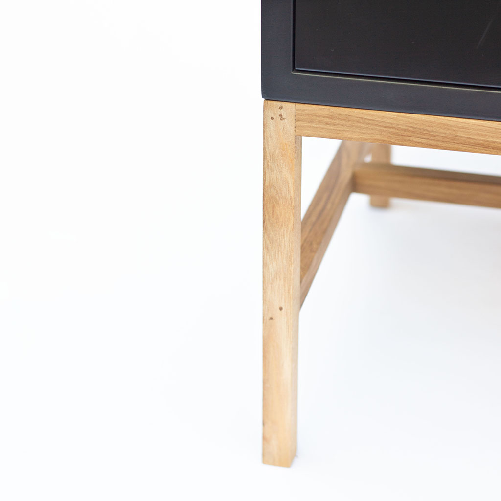 Mesa de Luz HACHE (Laqueda) - 60 x 40 x 60 (h) 1 cajon